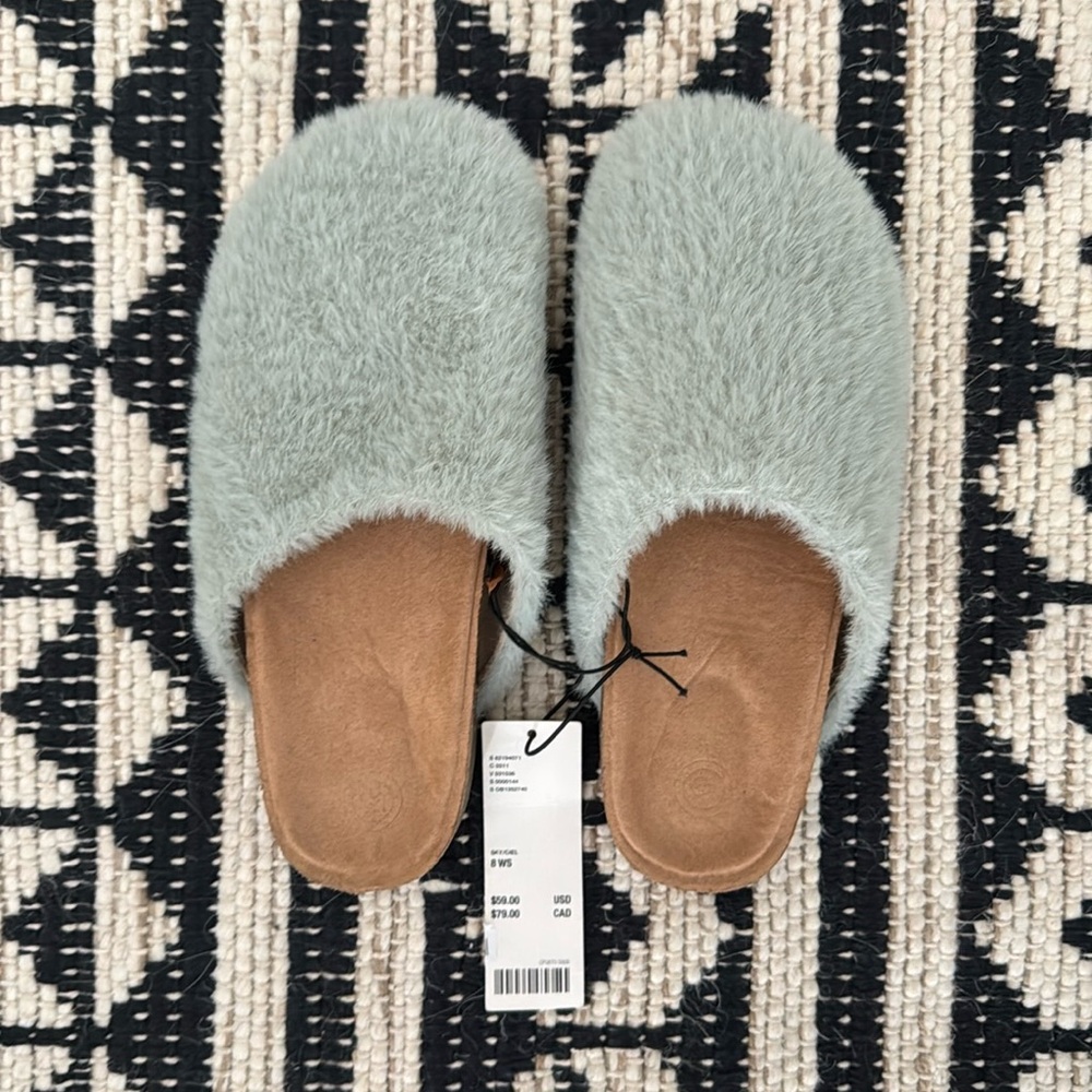 🌟 new with tags - Urban Outfitters fuzzy clogs 🌟
